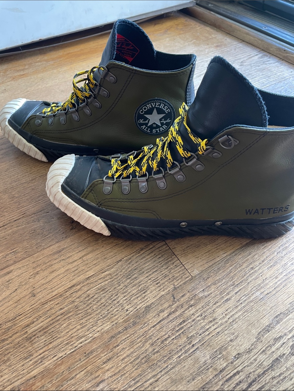 Converse Chuck Taylor Bosey High Top Sneakers in Olive Green Men 8.5/ women 10.5
